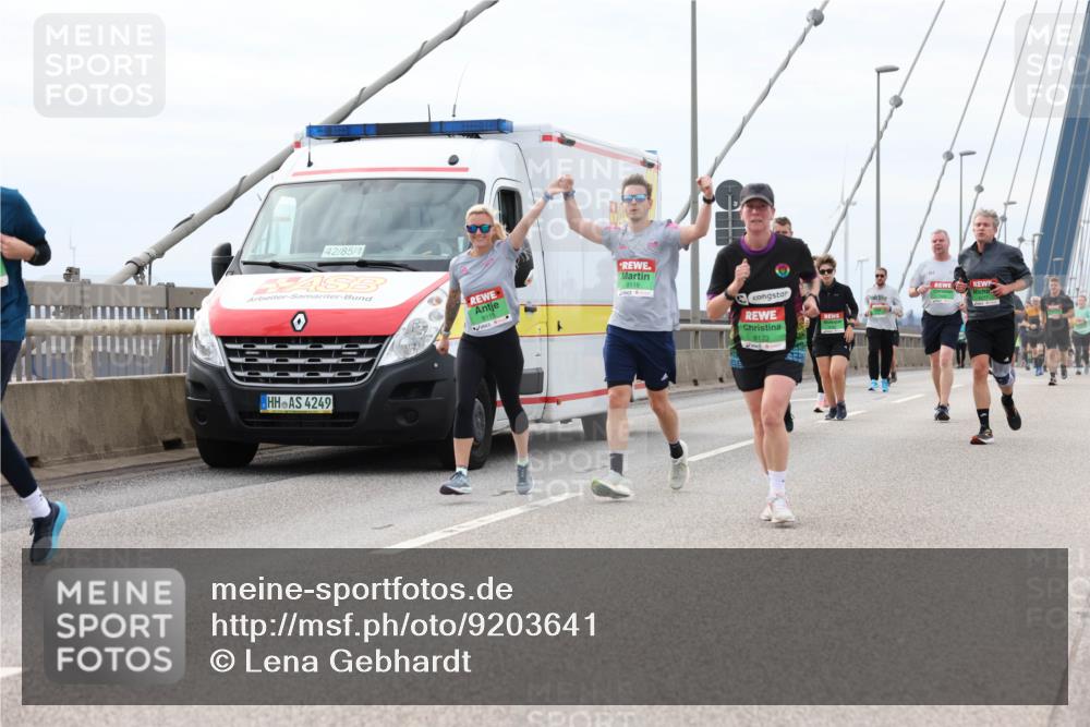 03.10.2025 - Köhlbrandbrückenlauf Lena Gebhardt http://msf.ph/oto/9203641 03.10.2025 15:53:49 Position 2 42, 85, 4, 8115, 8116, 4249, 8173 meine-sportfotos.de