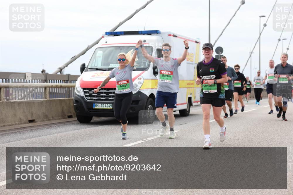 03.10.2025 - Köhlbrandbrückenlauf Lena Gebhardt http://msf.ph/oto/9203642 03.10.2025 15:53:50 Position 2 42, 85, 4249, 8115, 8116, 8173 meine-sportfotos.de