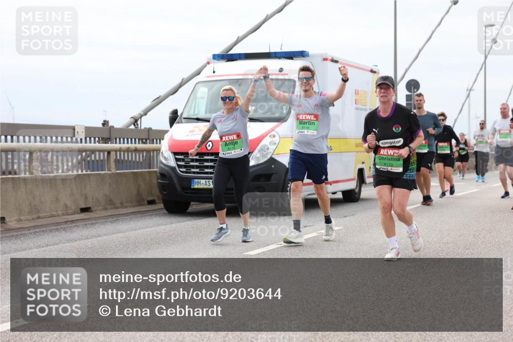 03.10.2025 - Köhlbrandbrückenlauf Lena Gebhardt http://msf.ph/oto/9203644 03.10.2025 15:53:50 Position 2 8115, 8116, 8173 meine-sportfotos.de