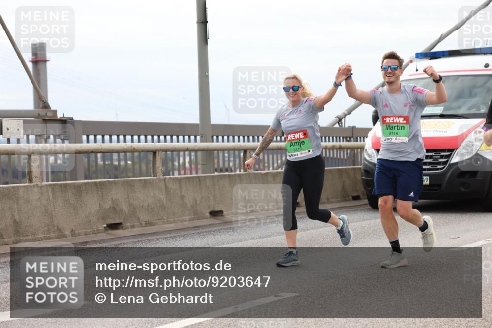 03.10.2025 - Köhlbrandbrückenlauf Lena Gebhardt http://msf.ph/oto/9203647 03.10.2025 15:53:50 Position 2 8115, 8116, 42, 85, 4 meine-sportfotos.de