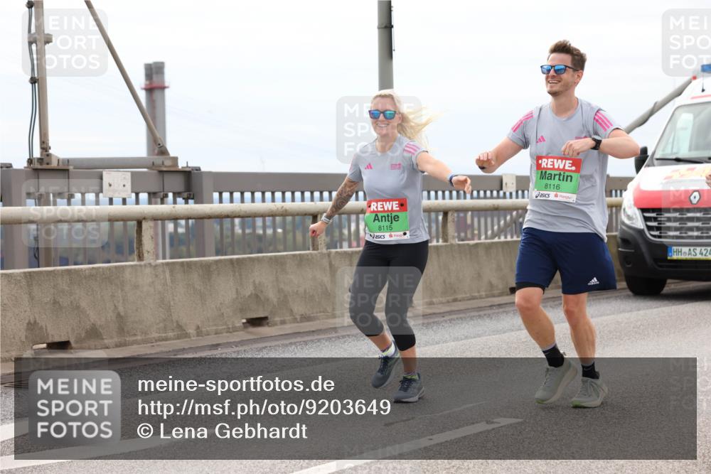 03.10.2025 - Köhlbrandbrückenlauf Lena Gebhardt http://msf.ph/oto/9203649 03.10.2025 15:53:51 Position 2 8115, 8116, 424 meine-sportfotos.de