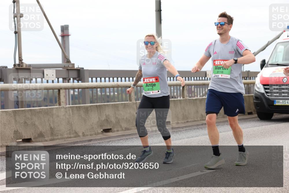 03.10.2025 - Köhlbrandbrückenlauf Lena Gebhardt http://msf.ph/oto/9203650 03.10.2025 15:53:51 Position 2 8115, 8116, 42 meine-sportfotos.de
