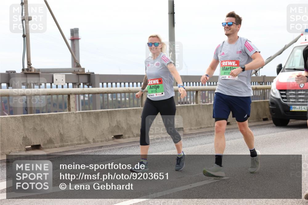 03.10.2025 - Köhlbrandbrückenlauf Lena Gebhardt http://msf.ph/oto/9203651 03.10.2025 15:53:51 Position 2 8115, 8116, 42 meine-sportfotos.de