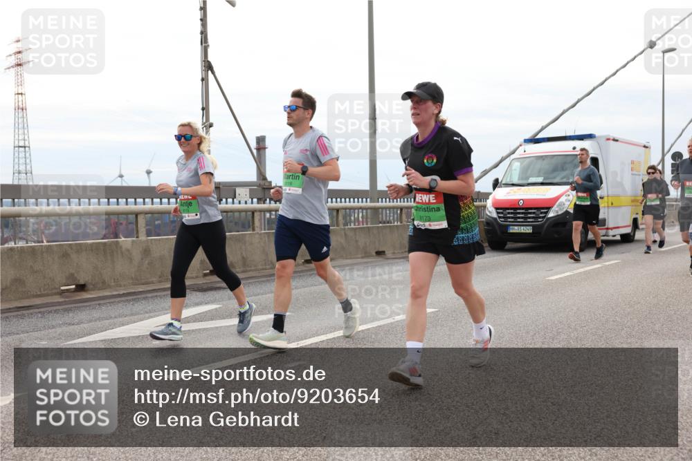 03.10.2025 - Köhlbrandbrückenlauf Lena Gebhardt http://msf.ph/oto/9203654 03.10.2025 15:53:52 Position 2 8115, 3116, 8173, 4249 meine-sportfotos.de