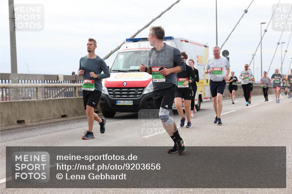 03.10.2025 - Köhlbrandbrückenlauf Lena Gebhardt http://msf.ph/oto/9203656 03.10.2025 15:53:53 Position 2 9376, 42, 85, 8277, 4249, 361 meine-sportfotos.de