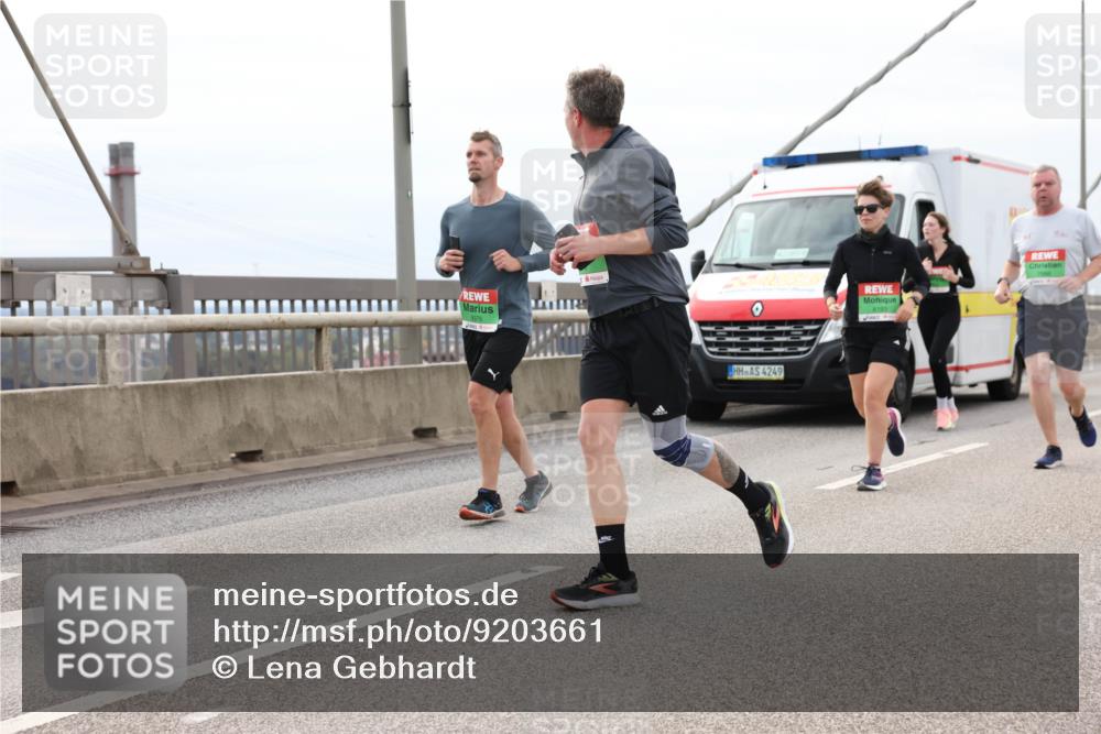 03.10.2025 - Köhlbrandbrückenlauf Lena Gebhardt http://msf.ph/oto/9203661 03.10.2025 15:53:54 Position 2 9376, 4249, 8193 meine-sportfotos.de