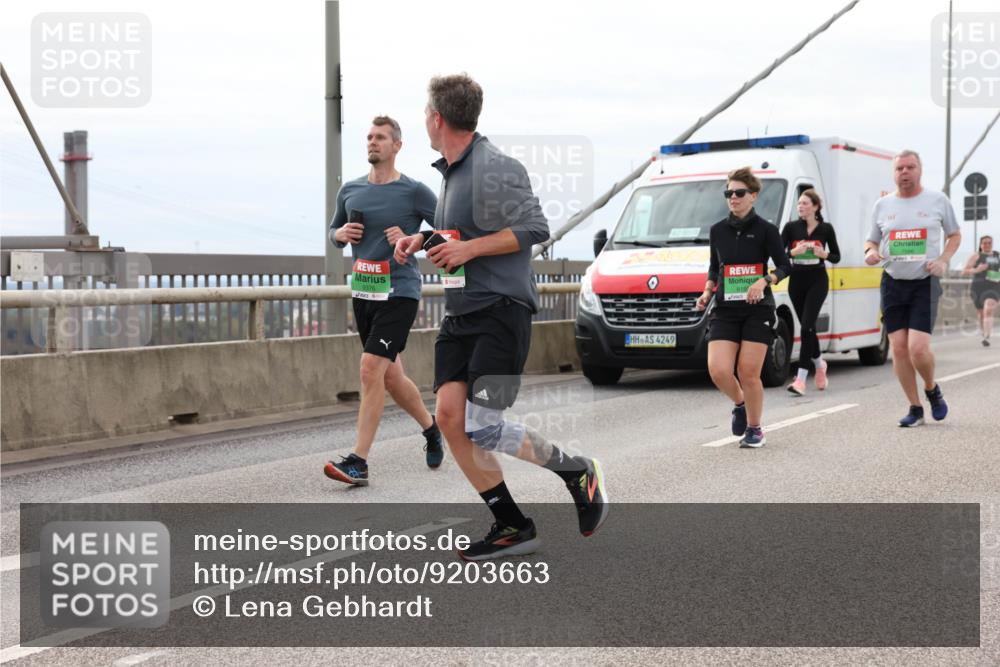 03.10.2025 - Köhlbrandbrückenlauf Lena Gebhardt http://msf.ph/oto/9203663 03.10.2025 15:53:54 Position 2 9376, 4249, 2, 85, 8197, 7586 meine-sportfotos.de