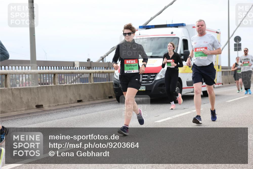 03.10.2025 - Köhlbrandbrückenlauf Lena Gebhardt http://msf.ph/oto/9203664 03.10.2025 15:53:54 Position 2 8193, 249, 361, 7586 meine-sportfotos.de