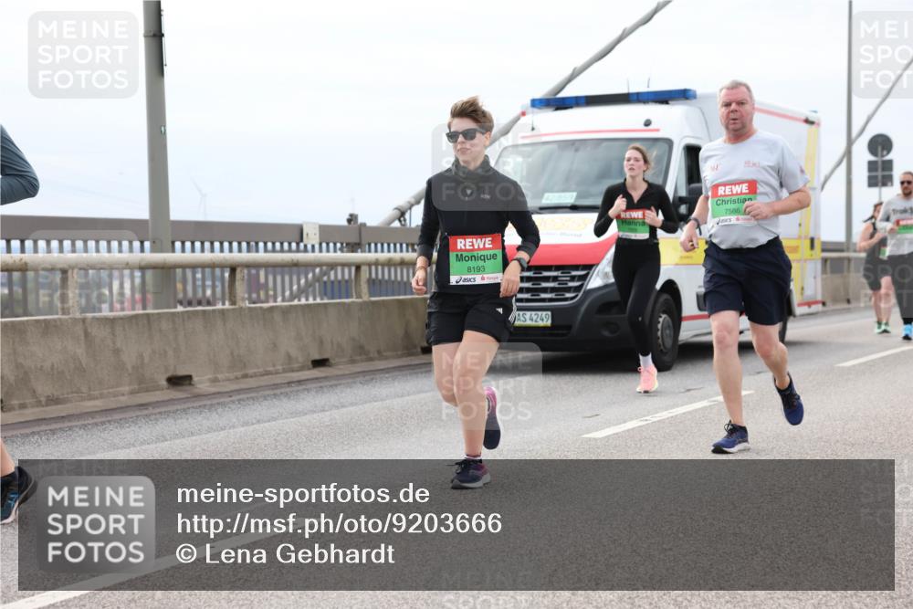 03.10.2025 - Köhlbrandbrückenlauf Lena Gebhardt http://msf.ph/oto/9203666 03.10.2025 15:53:54 Position 2 42, 859, 8193, 4249, 361, 7586 meine-sportfotos.de