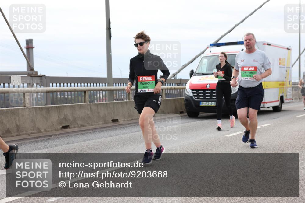 03.10.2025 - Köhlbrandbrückenlauf Lena Gebhardt http://msf.ph/oto/9203668 03.10.2025 15:53:55 Position 2 8193, 4249, 361, 7586 meine-sportfotos.de