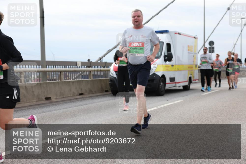 03.10.2025 - Köhlbrandbrückenlauf Lena Gebhardt http://msf.ph/oto/9203672 03.10.2025 15:53:55 Position 2 361, 7586 meine-sportfotos.de
