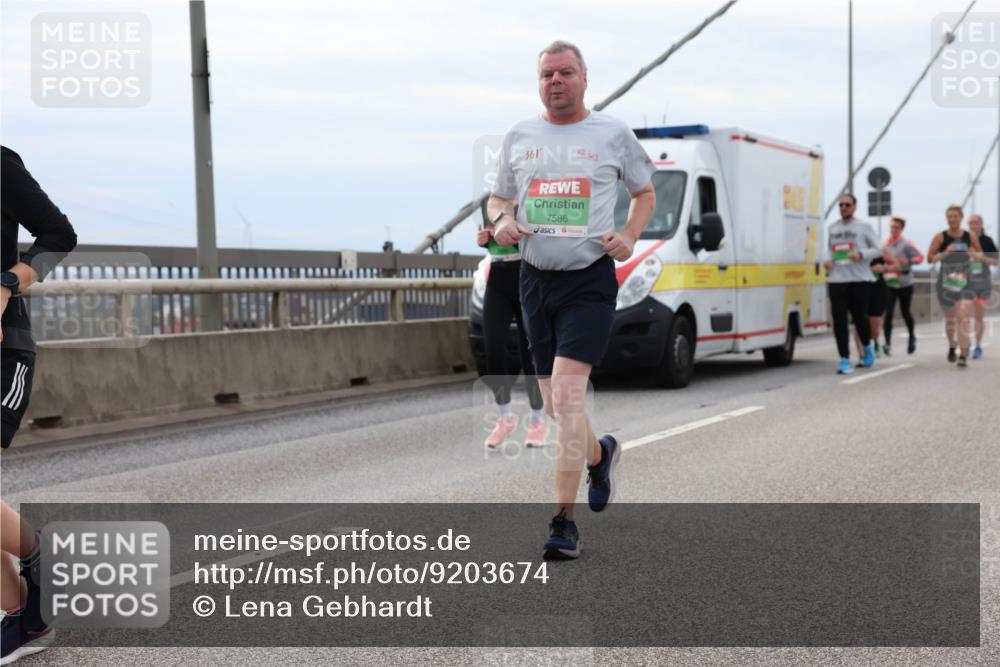 03.10.2025 - Köhlbrandbrückenlauf Lena Gebhardt http://msf.ph/oto/9203674 03.10.2025 15:53:56 Position 2 361, 7586 meine-sportfotos.de