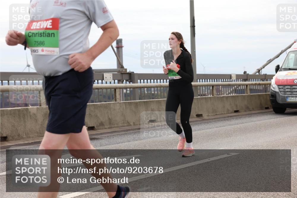 03.10.2025 - Köhlbrandbrückenlauf Lena Gebhardt http://msf.ph/oto/9203678 03.10.2025 15:53:57 Position 2 7586, 7959 meine-sportfotos.de