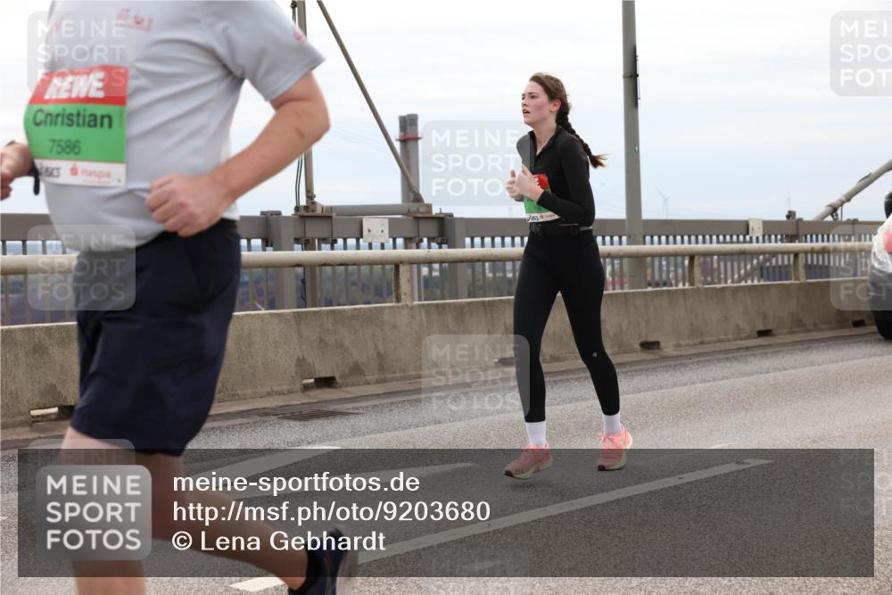 03.10.2025 - Köhlbrandbrückenlauf Lena Gebhardt http://msf.ph/oto/9203680 03.10.2025 15:53:57 Position 2 7586 meine-sportfotos.de