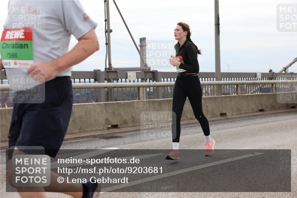 03.10.2025 - Köhlbrandbrückenlauf Lena Gebhardt http://msf.ph/oto/9203681 03.10.2025 15:53:57 Position 2 3, 7586 meine-sportfotos.de