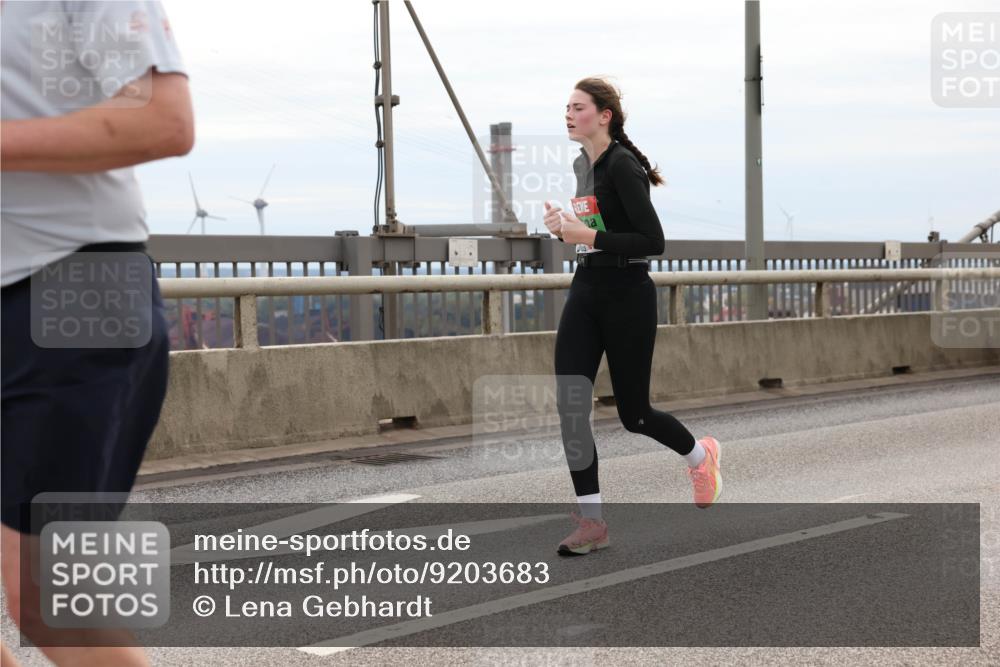 03.10.2025 - Köhlbrandbrückenlauf Lena Gebhardt http://msf.ph/oto/9203683 03.10.2025 15:53:57 Position 2  meine-sportfotos.de