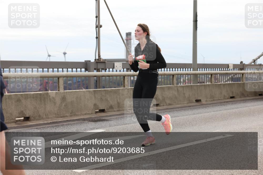 03.10.2025 - Köhlbrandbrückenlauf Lena Gebhardt http://msf.ph/oto/9203685 03.10.2025 15:53:57 Position 2  meine-sportfotos.de