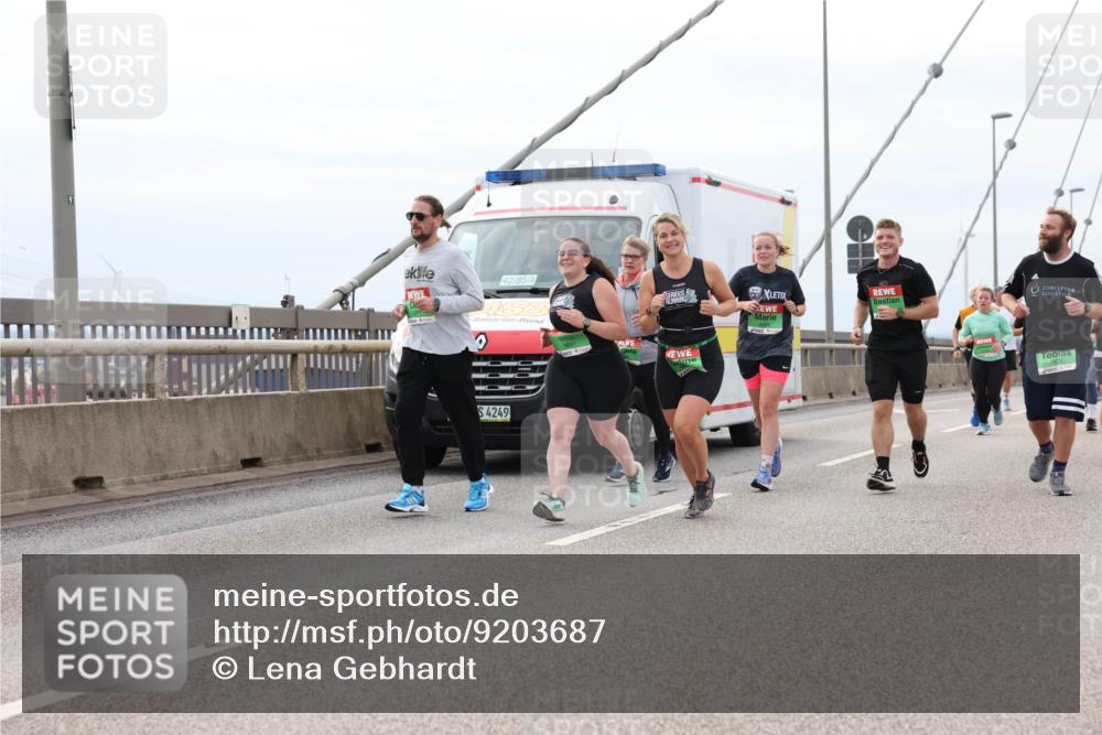 03.10.2025 - Köhlbrandbrückenlauf Lena Gebhardt http://msf.ph/oto/9203687 03.10.2025 15:53:58 Position 2 42, 85, 4, 4249 meine-sportfotos.de