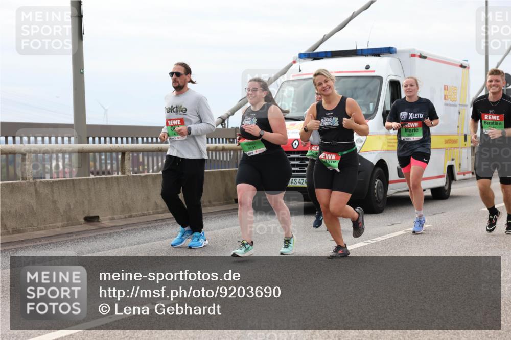 03.10.2025 - Köhlbrandbrückenlauf Lena Gebhardt http://msf.ph/oto/9203690 03.10.2025 15:53:59 Position 2 9691, 424, 8054 meine-sportfotos.de