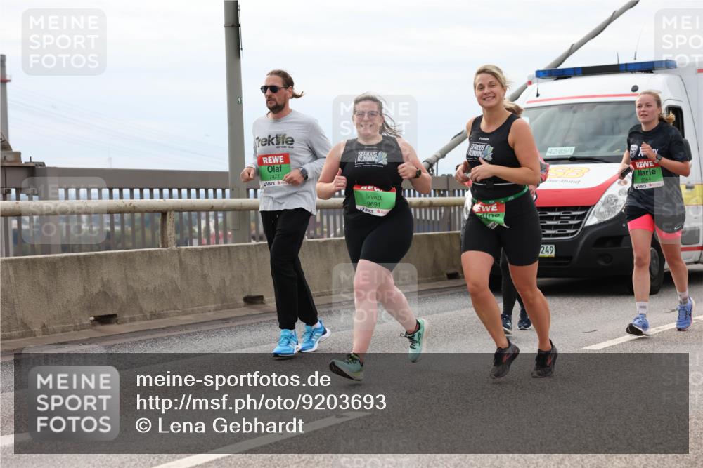 03.10.2025 - Köhlbrandbrückenlauf Lena Gebhardt http://msf.ph/oto/9203693 03.10.2025 15:53:59 Position 2 7477, 9691, 42, 85, 4, 8054, 249 meine-sportfotos.de