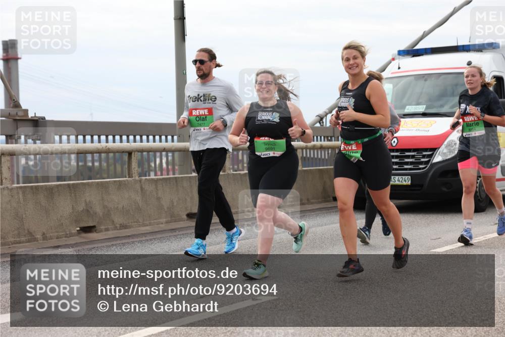 03.10.2025 - Köhlbrandbrückenlauf Lena Gebhardt http://msf.ph/oto/9203694 03.10.2025 15:53:59 Position 2 7477, 9691, 42, 85, 4, 8054, 4249 meine-sportfotos.de