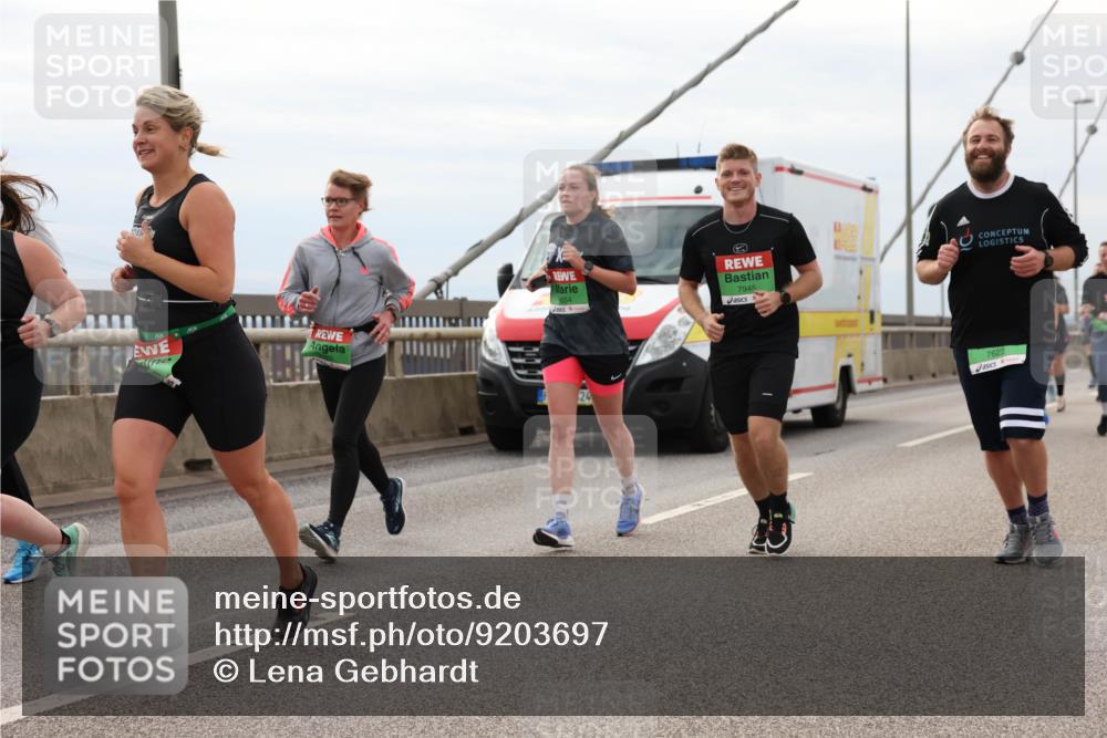 03.10.2025 - Köhlbrandbrückenlauf Lena Gebhardt http://msf.ph/oto/9203697 03.10.2025 15:54:00 Position 2 24, 7945, 7622 meine-sportfotos.de