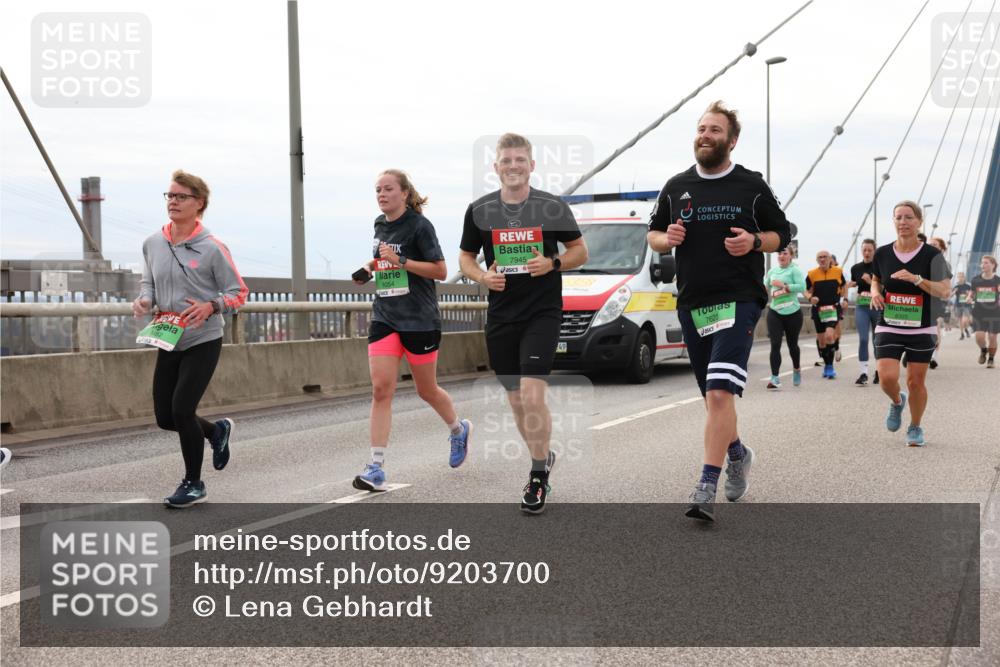 03.10.2025 - Köhlbrandbrückenlauf Lena Gebhardt http://msf.ph/oto/9203700 03.10.2025 15:54:01 Position 2 7945, 8054, 7622 meine-sportfotos.de