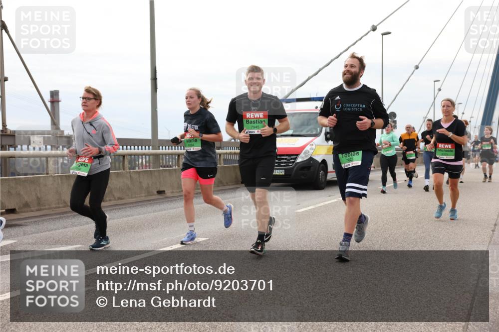03.10.2025 - Köhlbrandbrückenlauf Lena Gebhardt http://msf.ph/oto/9203701 03.10.2025 15:54:01 Position 2 8054, 7945, 3, 4249, 7622, 8325 meine-sportfotos.de