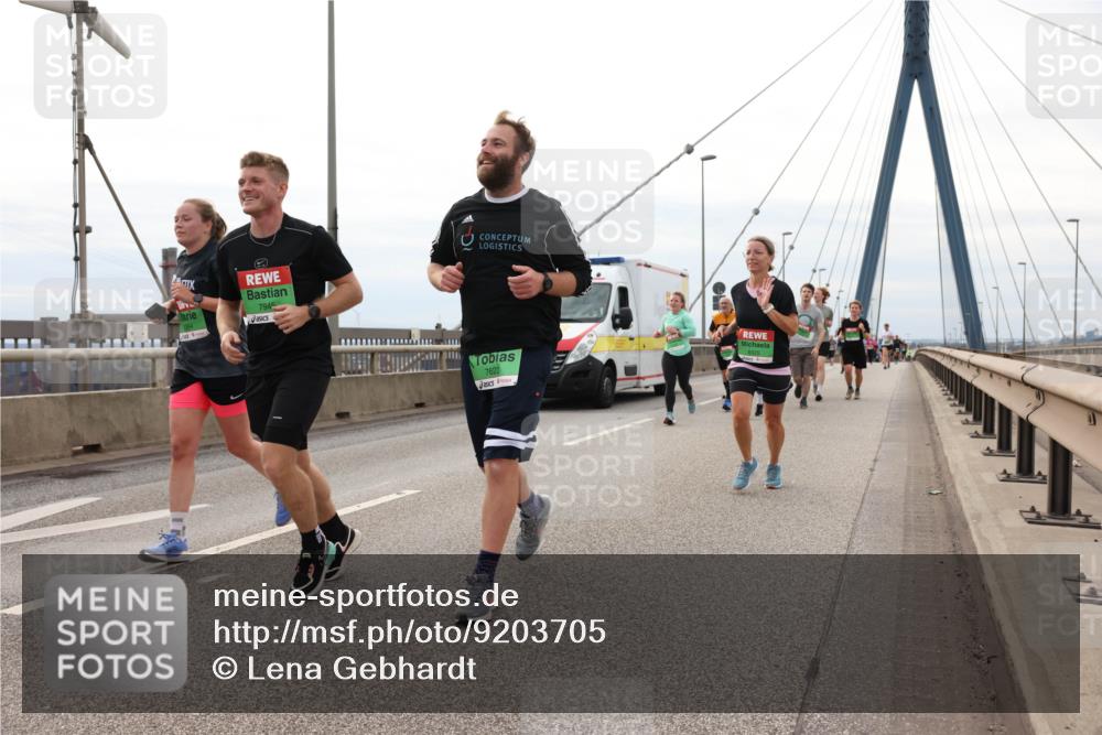 03.10.2025 - Köhlbrandbrückenlauf Lena Gebhardt http://msf.ph/oto/9203705 03.10.2025 15:54:02 Position 2 7945, 7622 meine-sportfotos.de