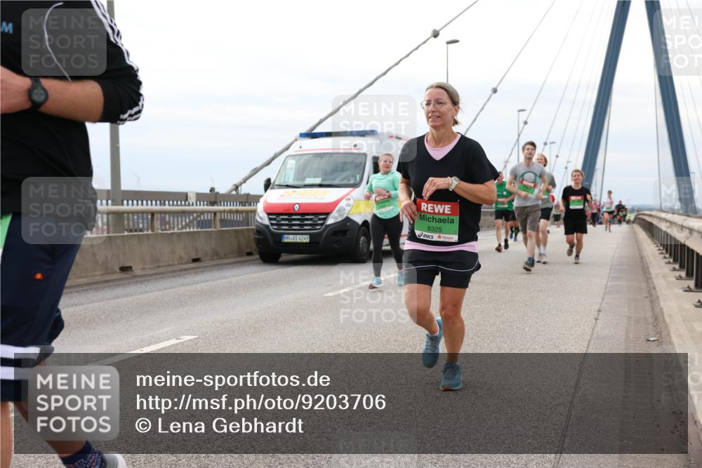 03.10.2025 - Köhlbrandbrückenlauf Lena Gebhardt http://msf.ph/oto/9203706 03.10.2025 15:54:02 Position 2 4249, 8325 meine-sportfotos.de