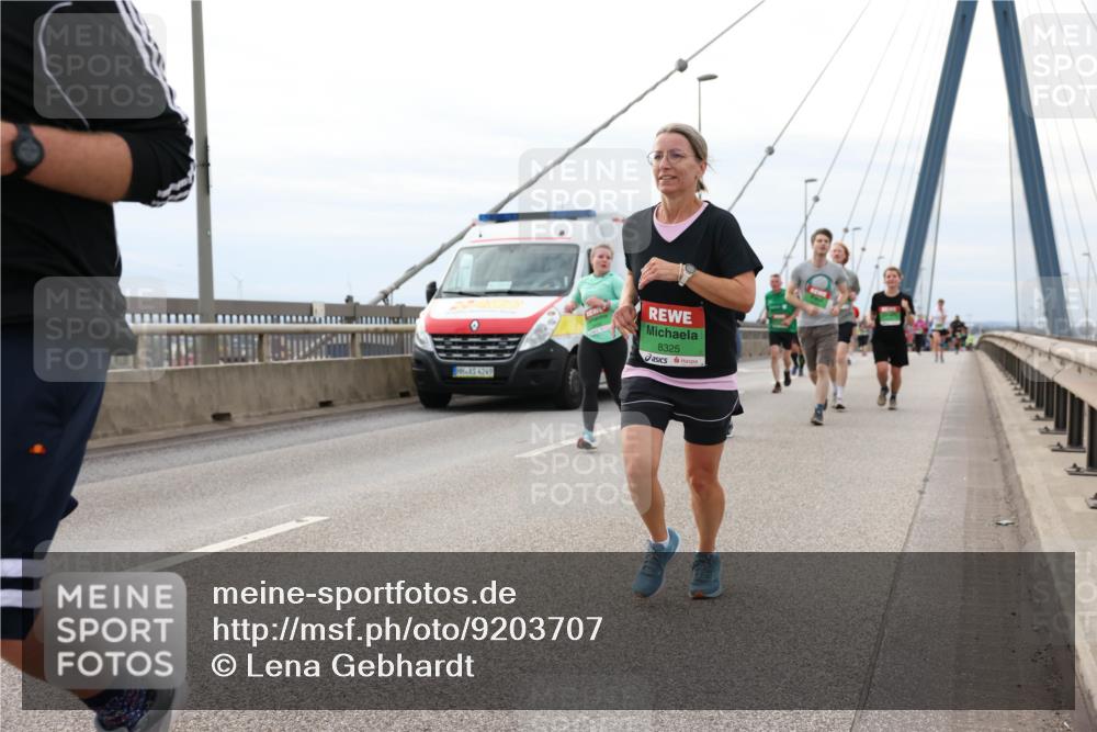 03.10.2025 - Köhlbrandbrückenlauf Lena Gebhardt http://msf.ph/oto/9203707 03.10.2025 15:54:02 Position 2 4249, 8325 meine-sportfotos.de