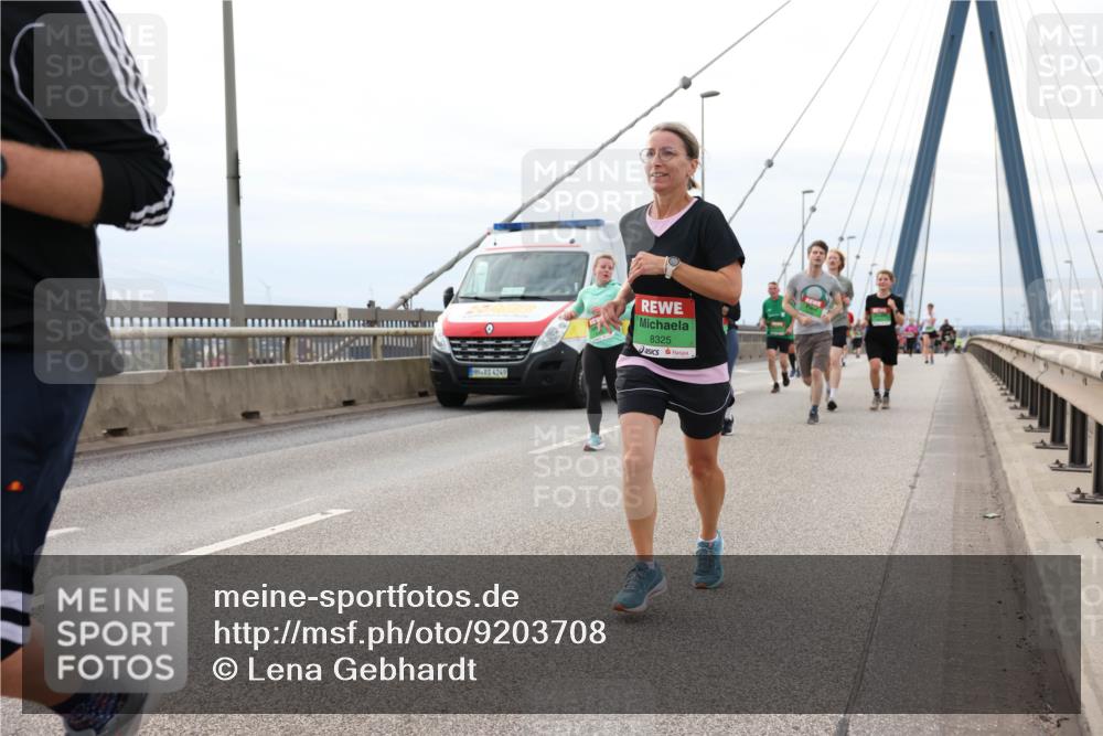 03.10.2025 - Köhlbrandbrückenlauf Lena Gebhardt http://msf.ph/oto/9203708 03.10.2025 15:54:02 Position 2 4249, 8325 meine-sportfotos.de