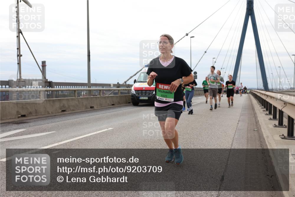 03.10.2025 - Köhlbrandbrückenlauf Lena Gebhardt http://msf.ph/oto/9203709 03.10.2025 15:54:03 Position 2 15, 4249, 8325 meine-sportfotos.de