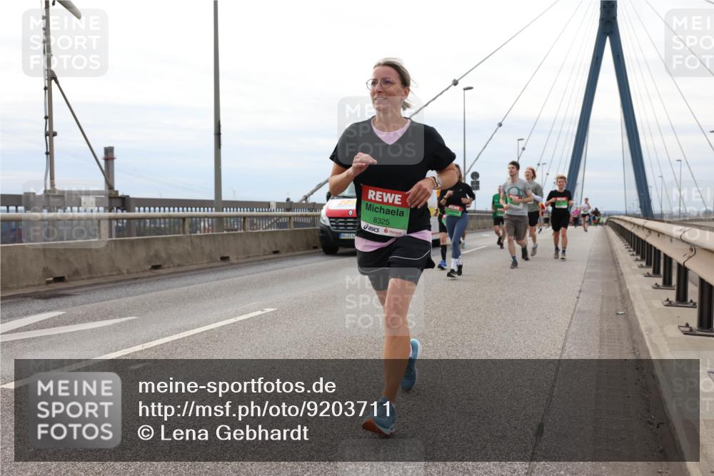 03.10.2025 - Köhlbrandbrückenlauf Lena Gebhardt http://msf.ph/oto/9203711 03.10.2025 15:54:03 Position 2 8325 meine-sportfotos.de