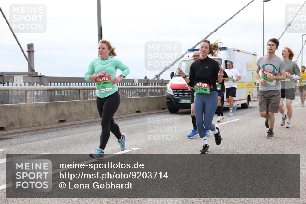 03.10.2025 - Köhlbrandbrückenlauf Lena Gebhardt http://msf.ph/oto/9203714 03.10.2025 15:54:04 Position 2 8450, 424, 8839 meine-sportfotos.de