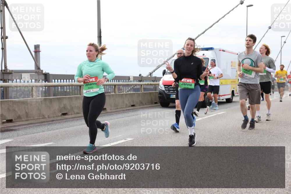 03.10.2025 - Köhlbrandbrückenlauf Lena Gebhardt http://msf.ph/oto/9203716 03.10.2025 15:54:04 Position 2 8450, 8839 meine-sportfotos.de
