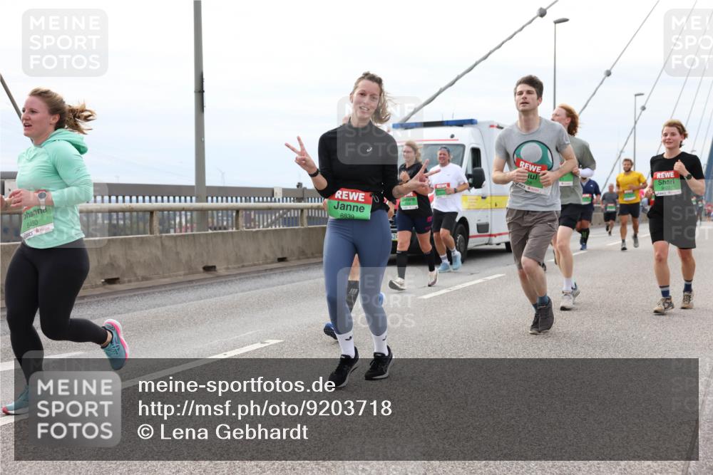 03.10.2025 - Köhlbrandbrückenlauf Lena Gebhardt http://msf.ph/oto/9203718 03.10.2025 15:54:04 Position 2 8450, 8839, 24 meine-sportfotos.de