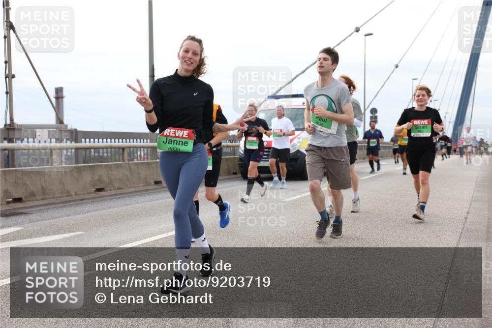 03.10.2025 - Köhlbrandbrückenlauf Lena Gebhardt http://msf.ph/oto/9203719 03.10.2025 15:54:05 Position 2 8839, 42, 8128 meine-sportfotos.de