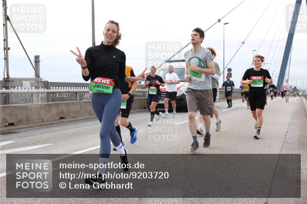 03.10.2025 - Köhlbrandbrückenlauf Lena Gebhardt http://msf.ph/oto/9203720 03.10.2025 15:54:05 Position 2 8839, 8128 meine-sportfotos.de