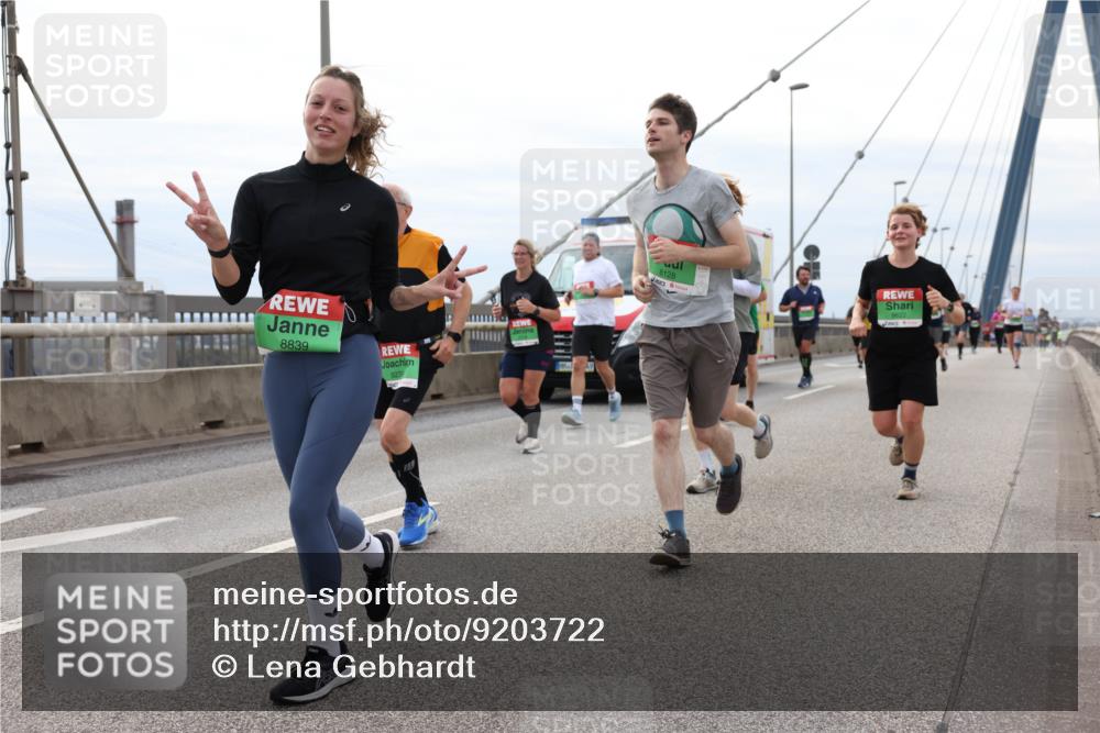 03.10.2025 - Köhlbrandbrückenlauf Lena Gebhardt http://msf.ph/oto/9203722 03.10.2025 15:54:05 Position 2 8839, 8128 meine-sportfotos.de