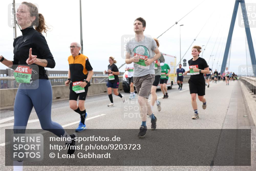 03.10.2025 - Köhlbrandbrückenlauf Lena Gebhardt http://msf.ph/oto/9203723 03.10.2025 15:54:05 Position 2 8839, 9239, 8128 meine-sportfotos.de