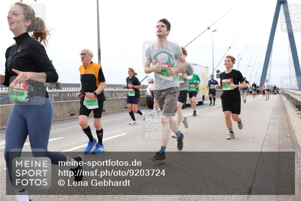 03.10.2025 - Köhlbrandbrückenlauf Lena Gebhardt http://msf.ph/oto/9203724 03.10.2025 15:54:05 Position 2 8839, 9239, 8128 meine-sportfotos.de
