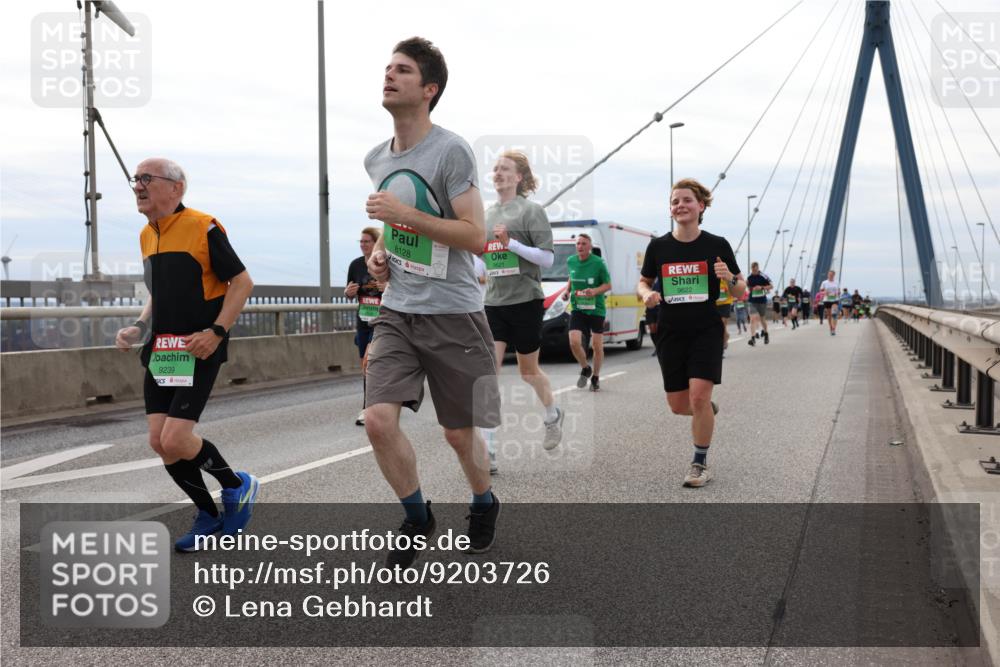 03.10.2025 - Köhlbrandbrückenlauf Lena Gebhardt http://msf.ph/oto/9203726 03.10.2025 15:54:06 Position 2 9239, 11, 8128, 9621, 9622 meine-sportfotos.de