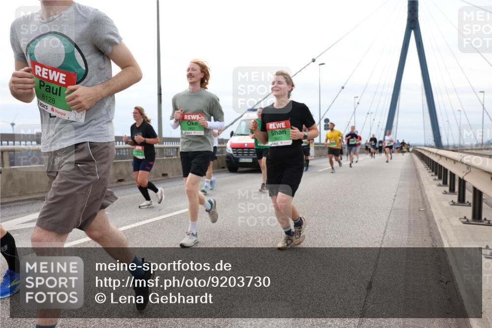 03.10.2025 - Köhlbrandbrückenlauf Lena Gebhardt http://msf.ph/oto/9203730 03.10.2025 15:54:06 Position 2 8128, 9621, 9622 meine-sportfotos.de