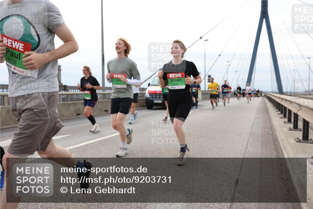 03.10.2025 - Köhlbrandbrückenlauf Lena Gebhardt http://msf.ph/oto/9203731 03.10.2025 15:54:06 Position 2 8128, 9622 meine-sportfotos.de