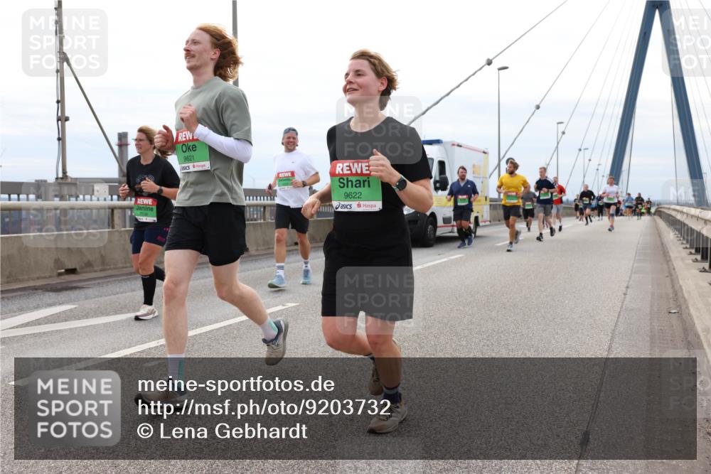 03.10.2025 - Köhlbrandbrückenlauf Lena Gebhardt http://msf.ph/oto/9203732 03.10.2025 15:54:06 Position 2 9621, 9622 meine-sportfotos.de