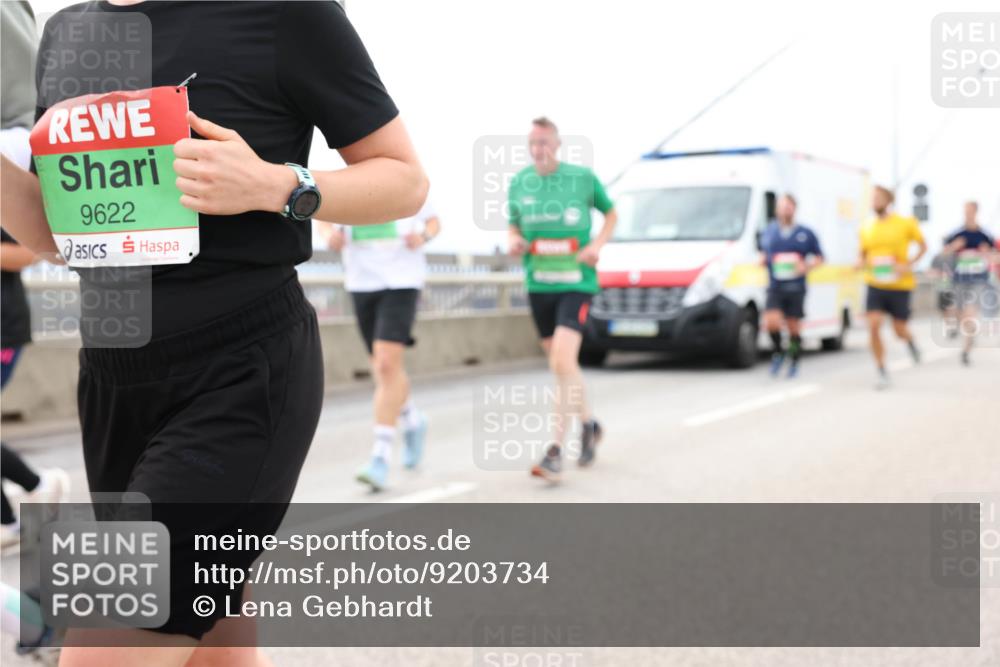 03.10.2025 - Köhlbrandbrückenlauf Lena Gebhardt http://msf.ph/oto/9203734 03.10.2025 15:54:07 Position 2 9622 meine-sportfotos.de