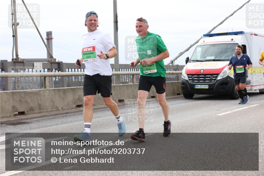 03.10.2025 - Köhlbrandbrückenlauf Lena Gebhardt http://msf.ph/oto/9203737 03.10.2025 15:54:07 Position 2 9225, 9610, 4249, 42, 85 meine-sportfotos.de