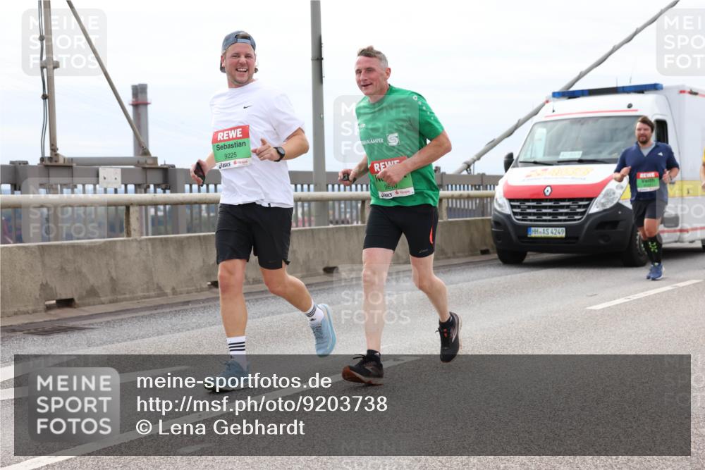 03.10.2025 - Köhlbrandbrückenlauf Lena Gebhardt http://msf.ph/oto/9203738 03.10.2025 15:54:07 Position 2 9225, 9610, 4249 meine-sportfotos.de