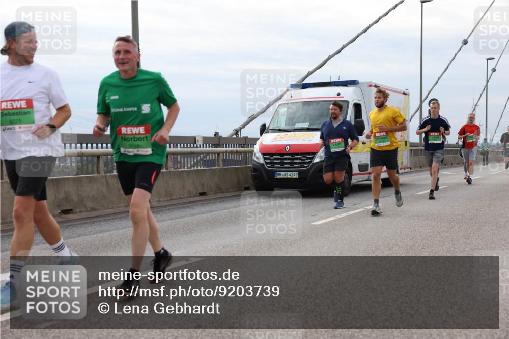 03.10.2025 - Köhlbrandbrückenlauf Lena Gebhardt http://msf.ph/oto/9203739 03.10.2025 15:54:08 Position 2 9225, 9610, 42, 854, 4, 3, 4249 meine-sportfotos.de